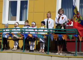 "Верим в добрых сердец бессмертие" "Верим в добрых сердец бессмертие".
